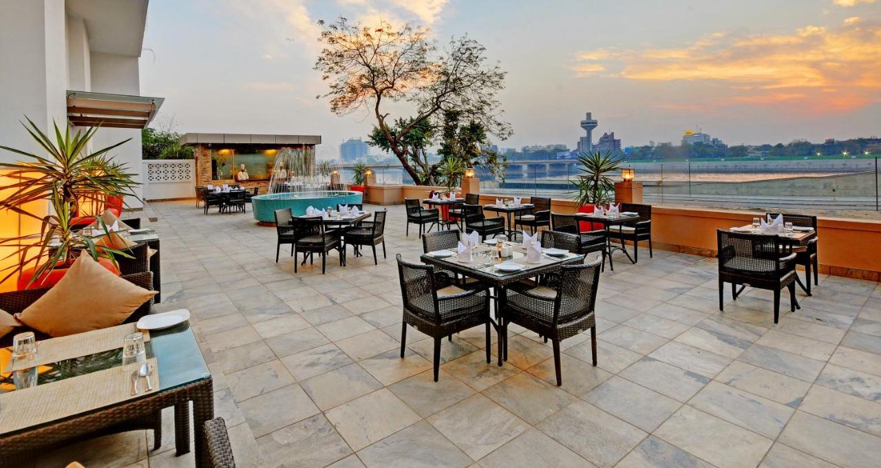 Lemon Tree Premier “The Atrium” Ahmedabad Hotel Eksteriør billede